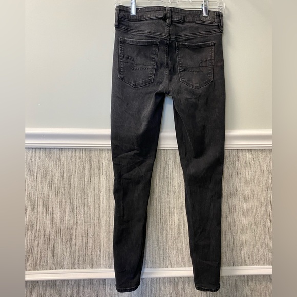 NWOT American Eagle women’s black distressed jegging jeans. Size 4R - Picture 5 of 9